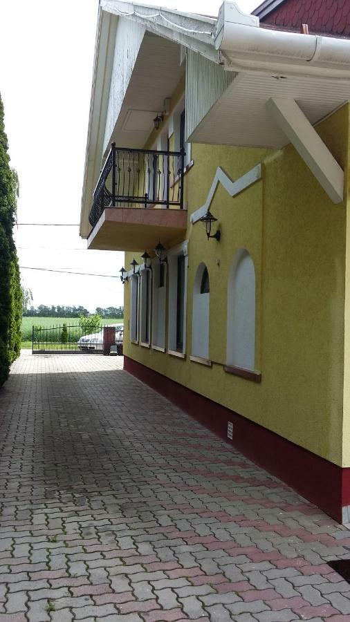 Napfuerdo Vendeghaz Hotel Mezőkövesd Exterior foto
